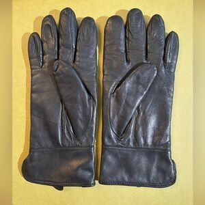 Vintage women’s soft, black leather gloves
